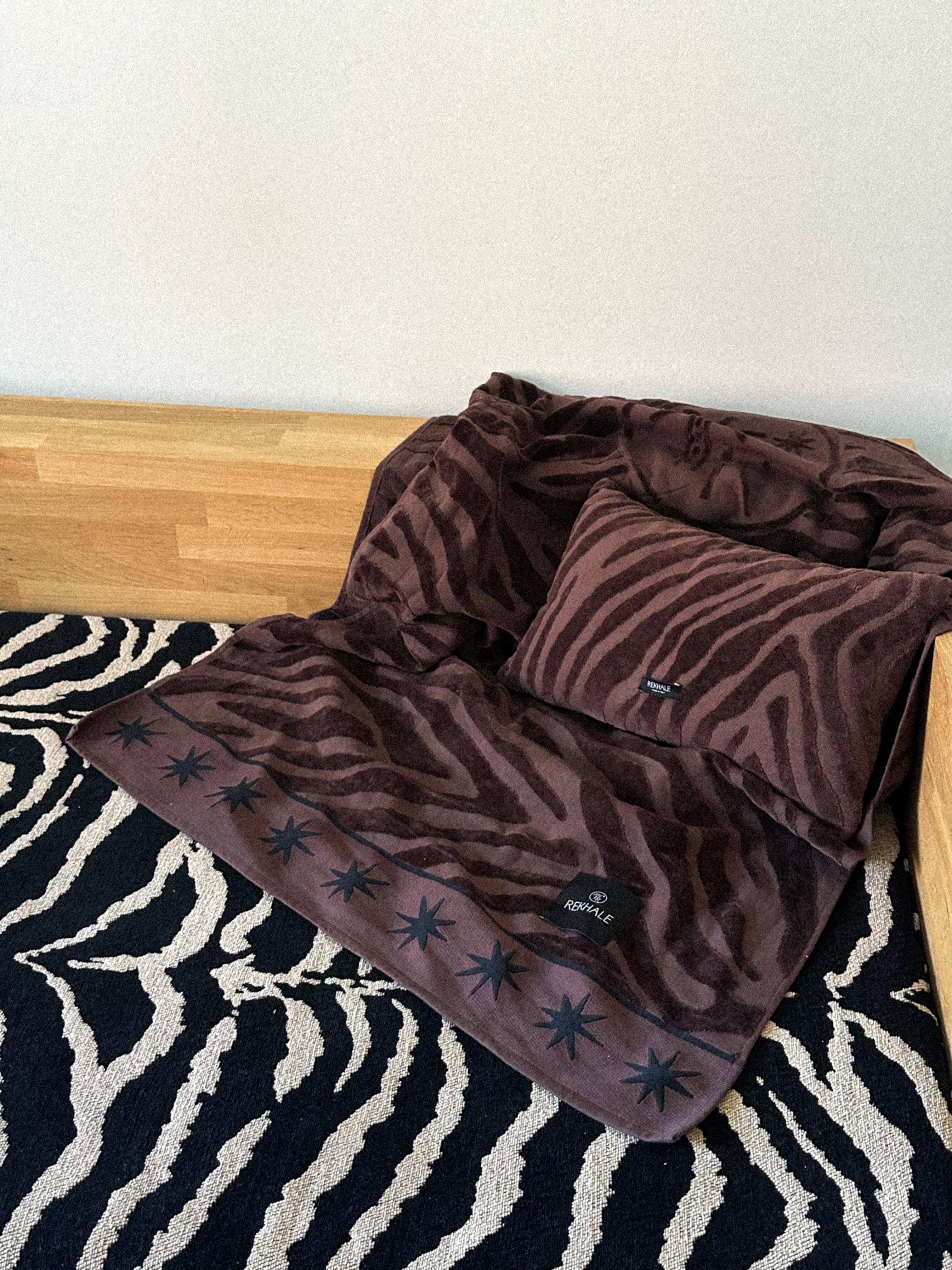 BEACH DUO Telo towel and Wisad pillow | REKHALE – luxury beach accessories